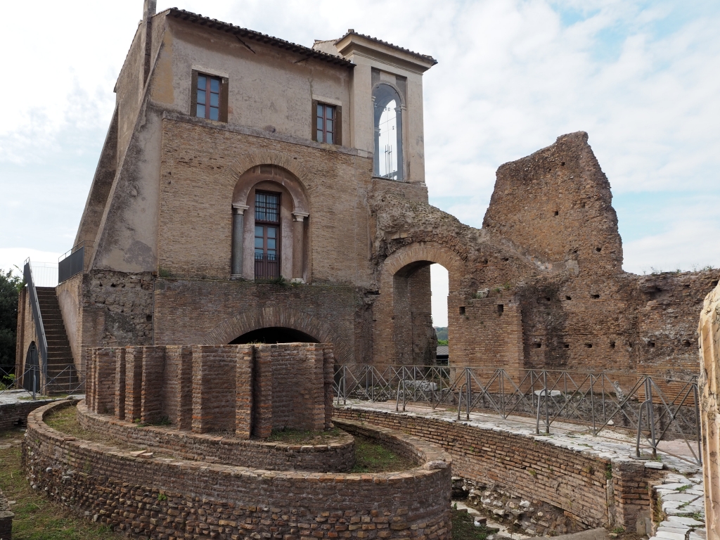 That;s how some grands used to live at the Roman Forum