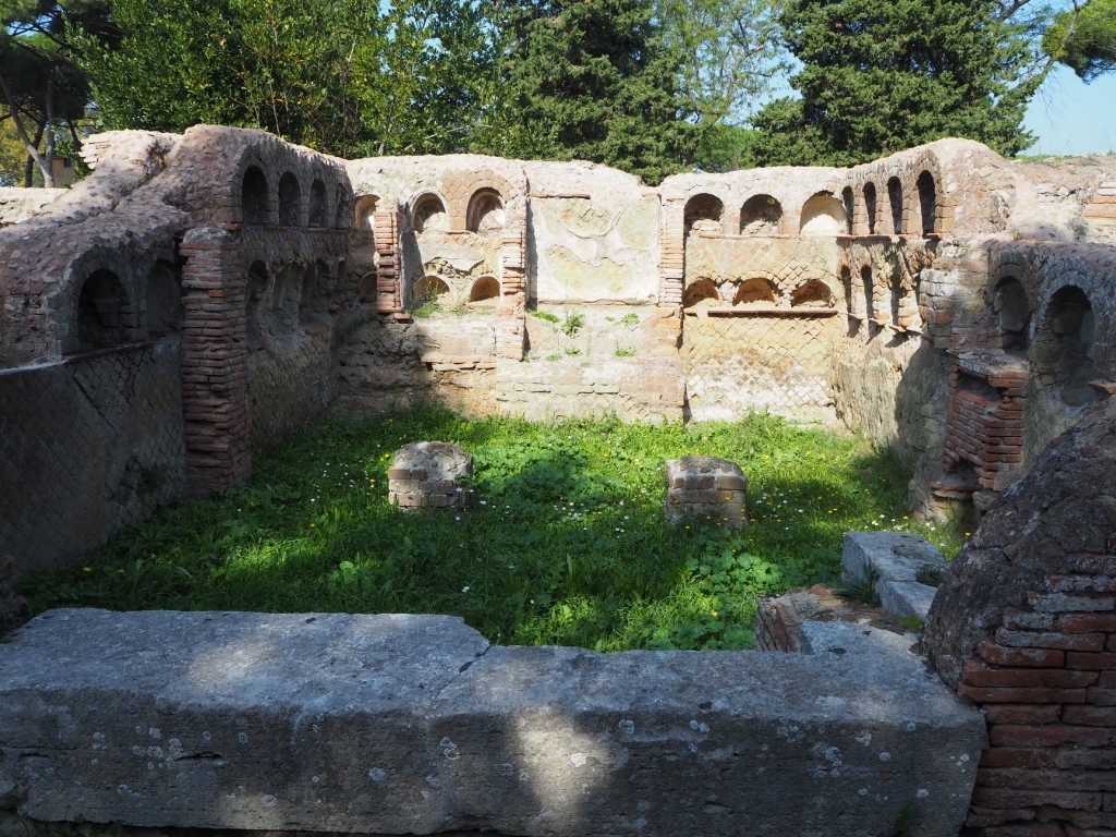 Ostia Antica: the ancient necropolis