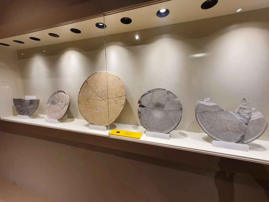 Каменни паници от историческия музей в Урфа