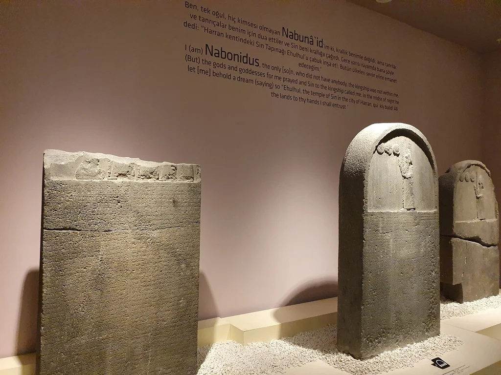 Клинописни базалтови плочи от историческия музей в Урфа